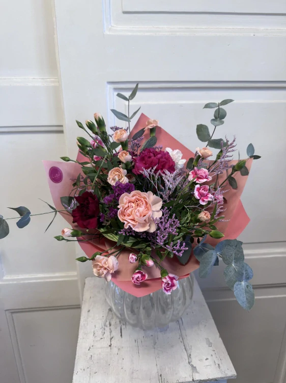 Vintage karafiátová kytice