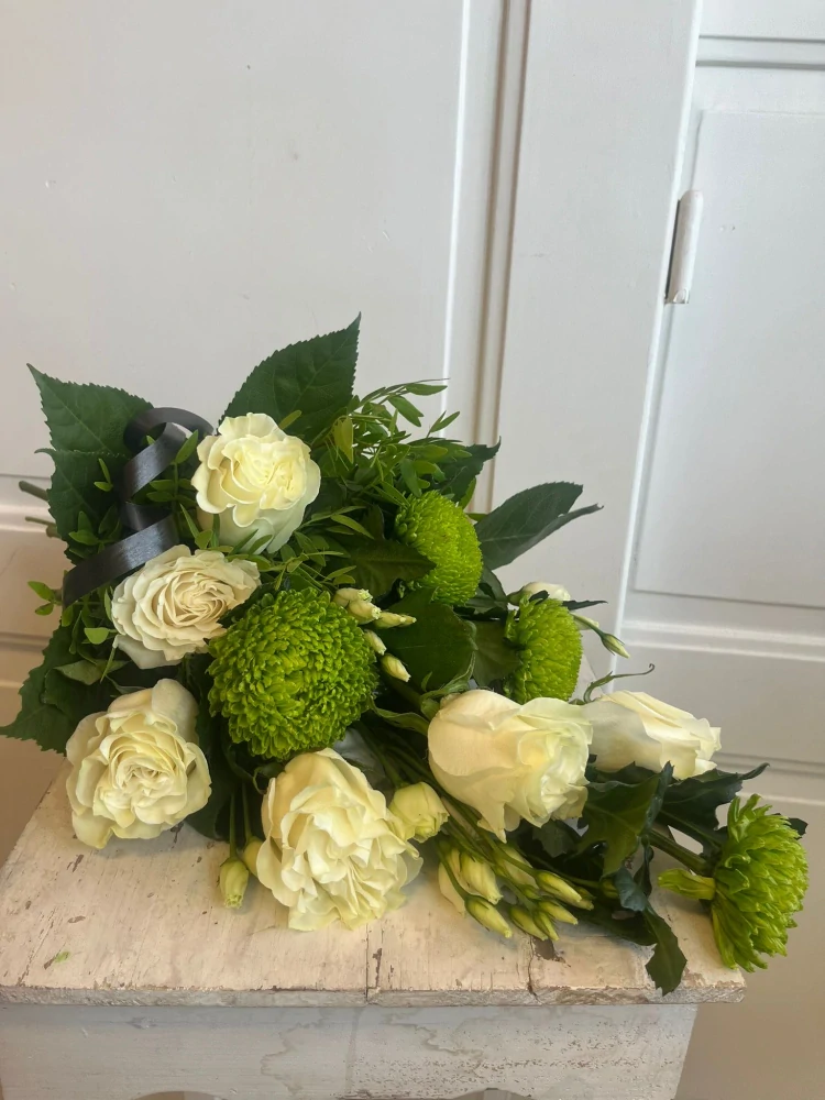 Smuteční kytice - bílozenená