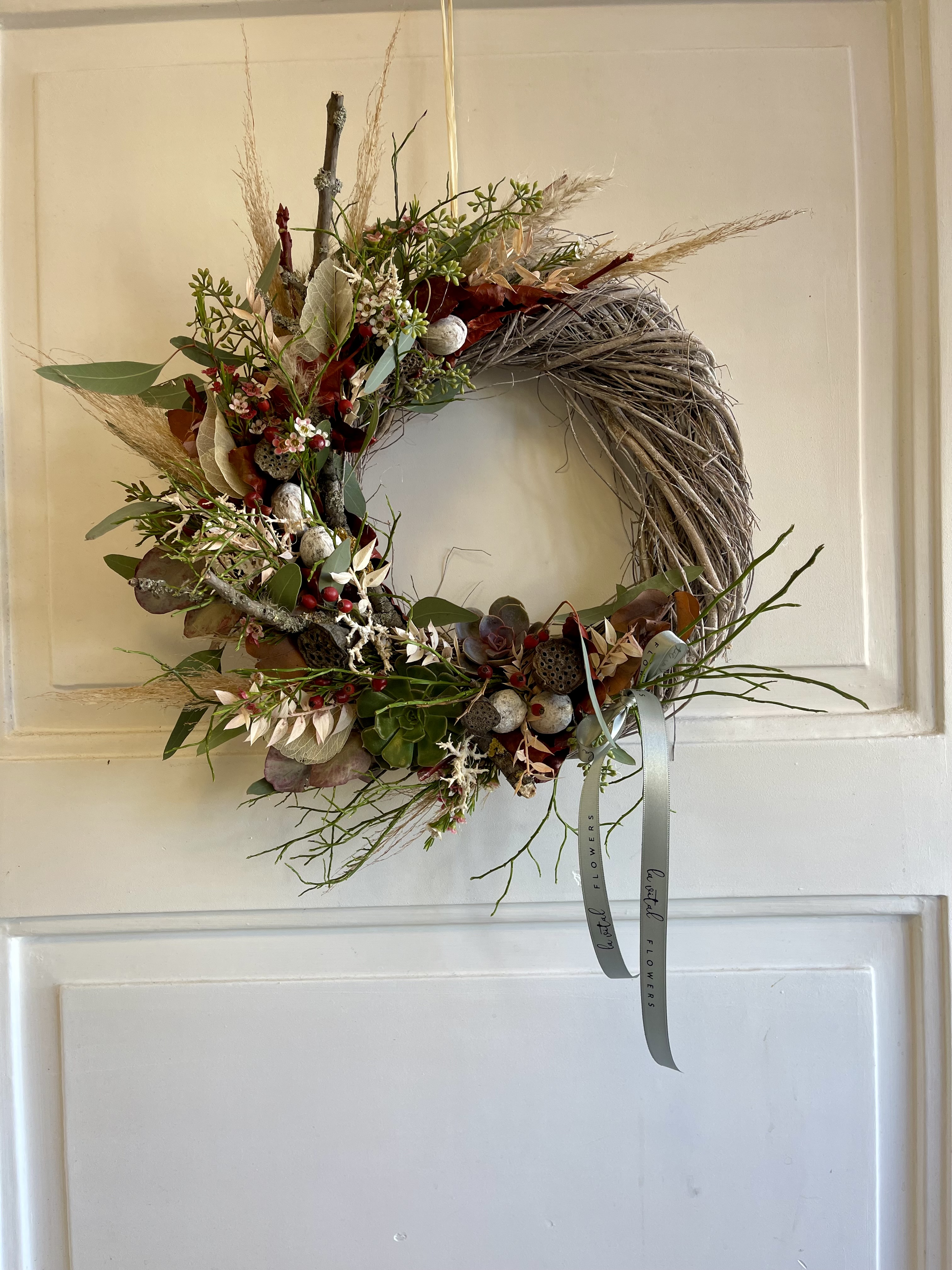 Věnec  z eucalyptu k uctění zesnulých,