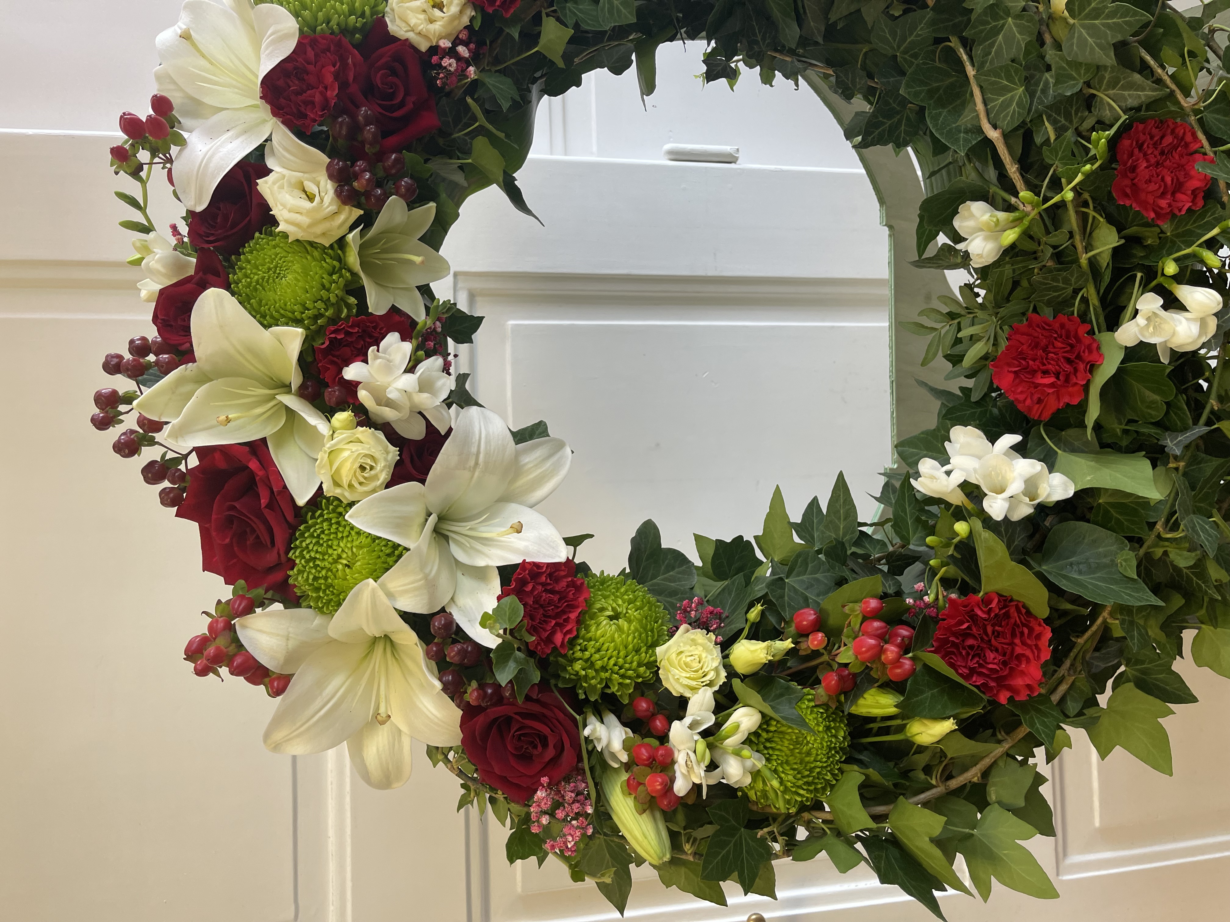 Smuteční věnec - lilie a růže 