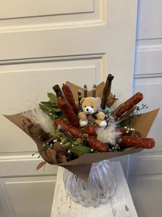 Netradiční kytice - klobásky a doutníčky 