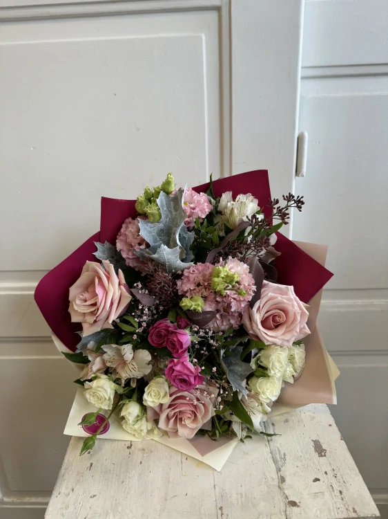 Kytice - růže a sezonní mix květin 