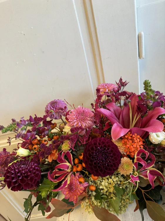 Smuteční aranžmá - bordó