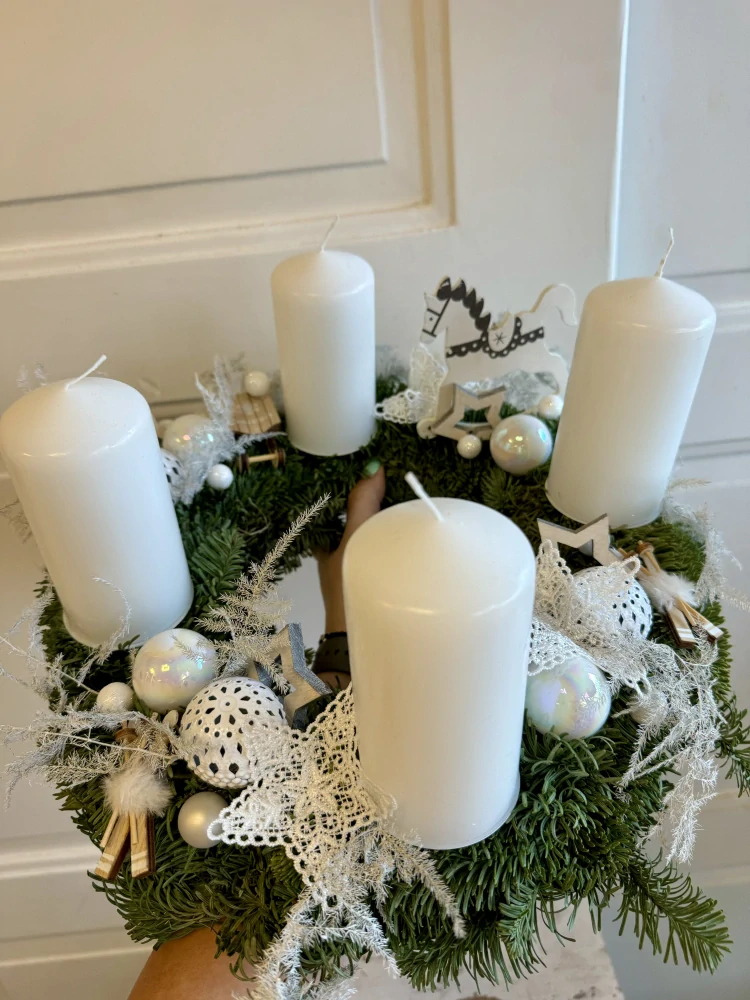 Adventní věnec přírodní bílý 