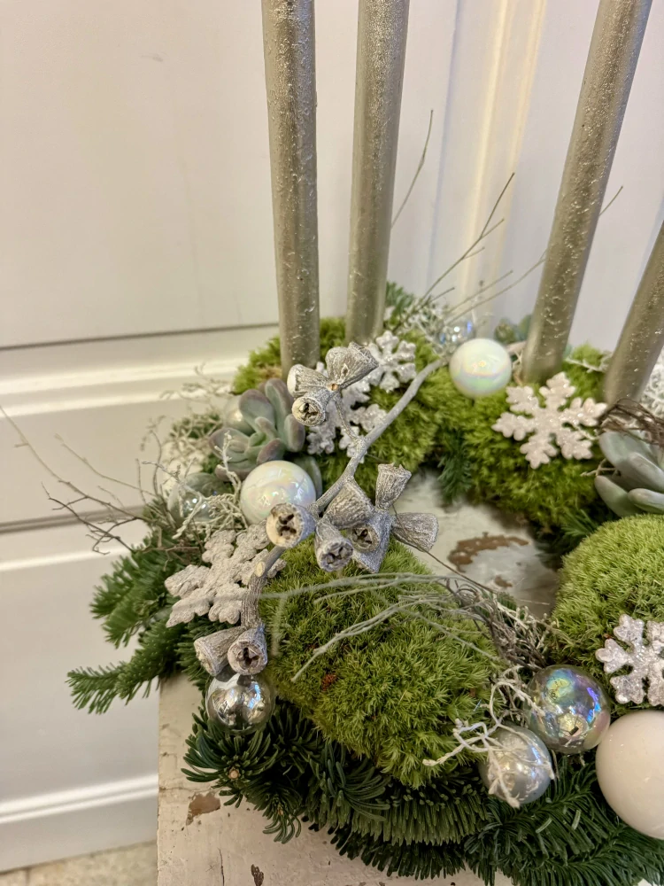 Vánoční věnec mech se svíčkami 