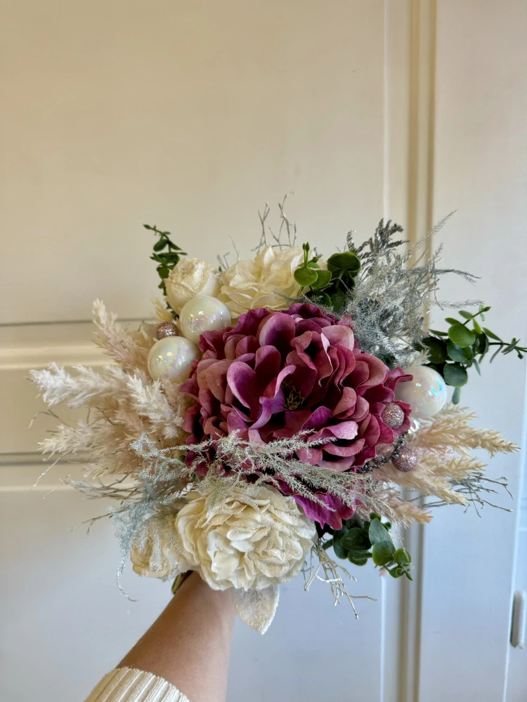 Zimní kytice z látkových a sušených květin 