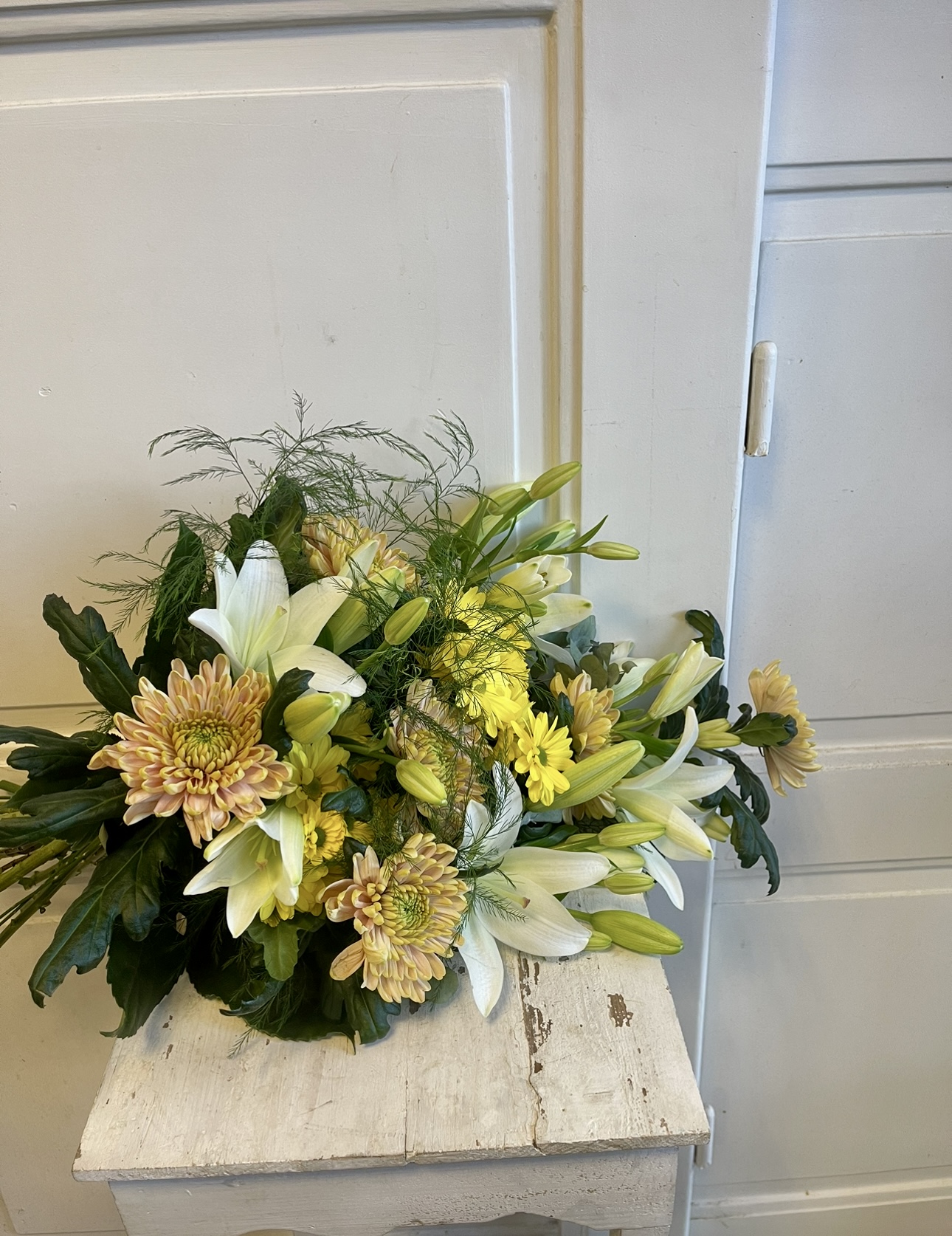 Smuteční kytice - mix žluto bílá