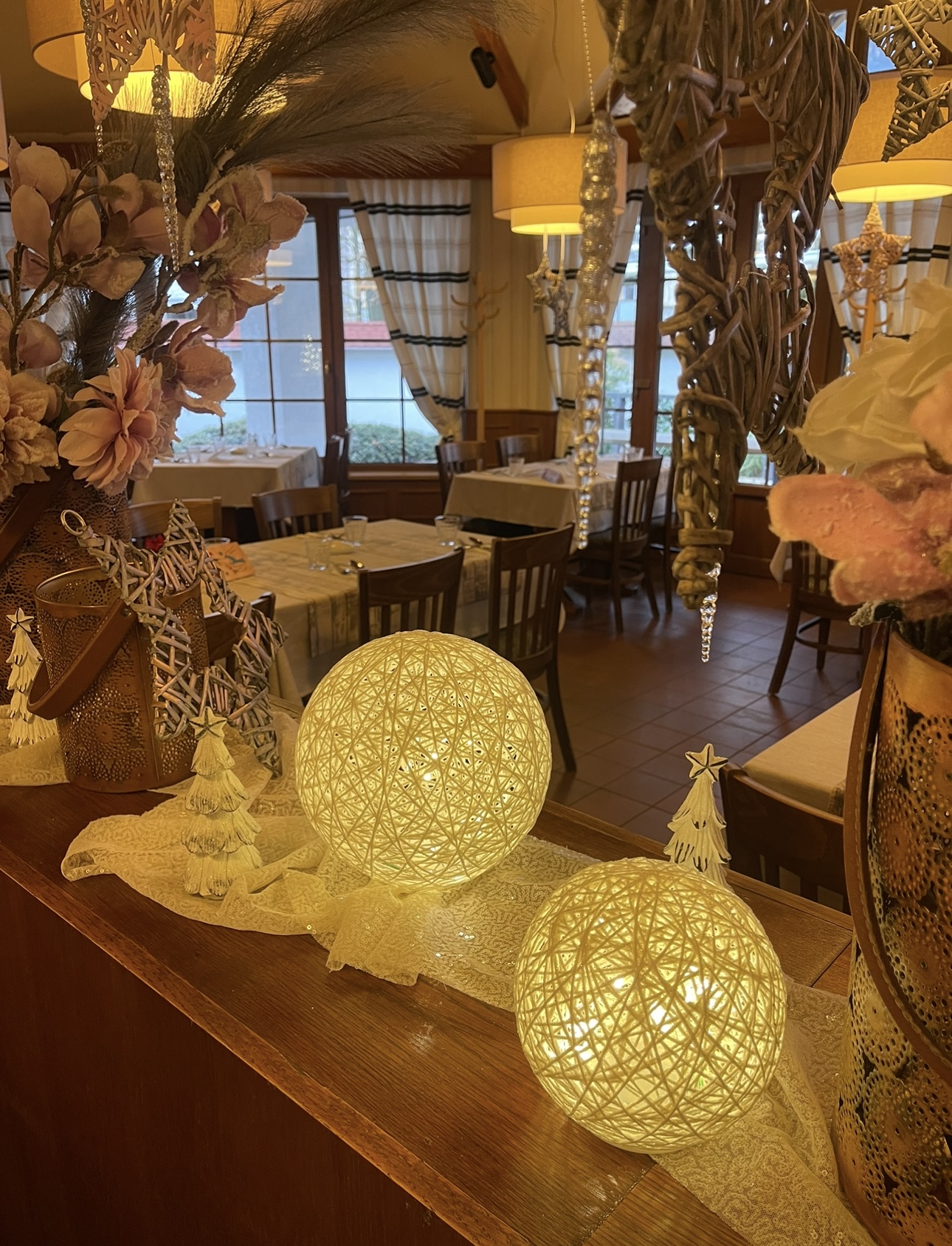 Výzdoba interiéru restaurace zimní 