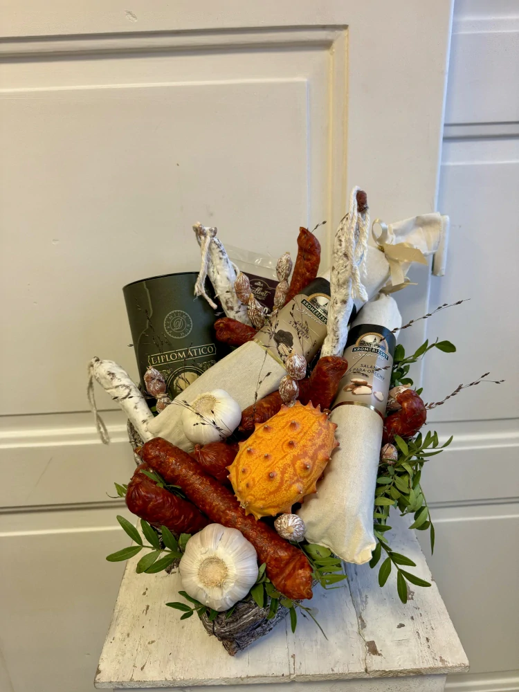 Netradiční koš - mlsný s exotickým ovocem