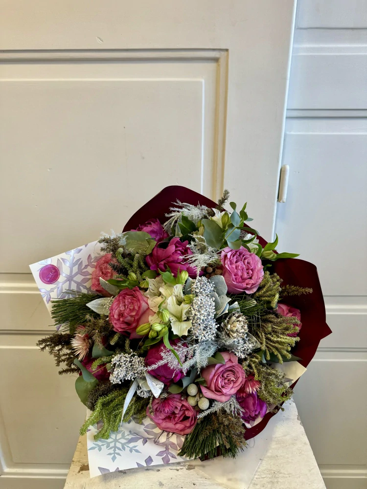 Pivoňky a pivoňkové růže s lučním mixem 