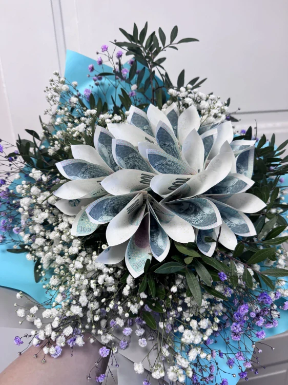 Netradiční kytice - kytice z bankovek 3