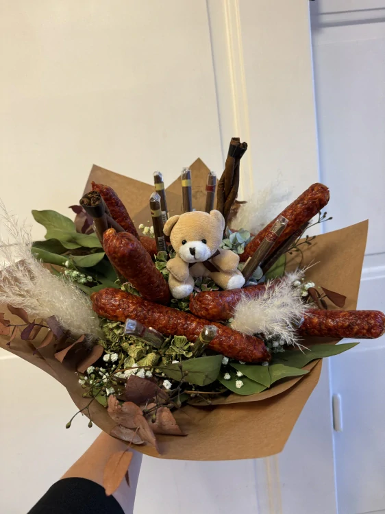 Netradiční kytice - klobásky a doutníčky 