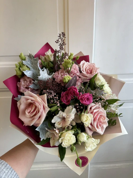 Kytice - růže a sezonní mix květin 