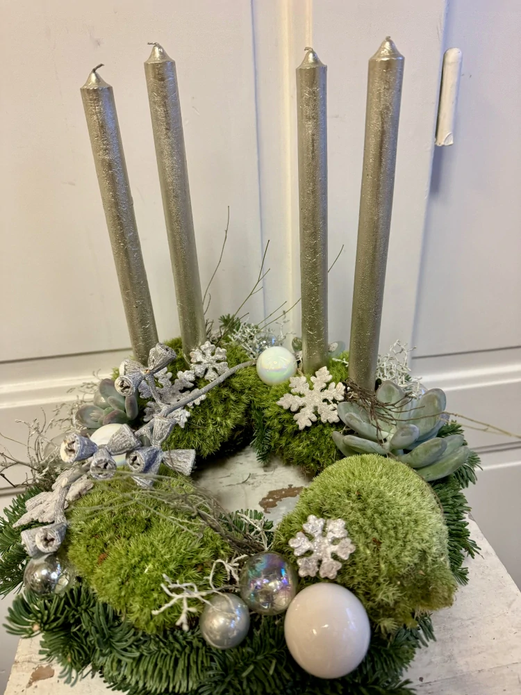 Vánoční věnec mech se svíčkami 