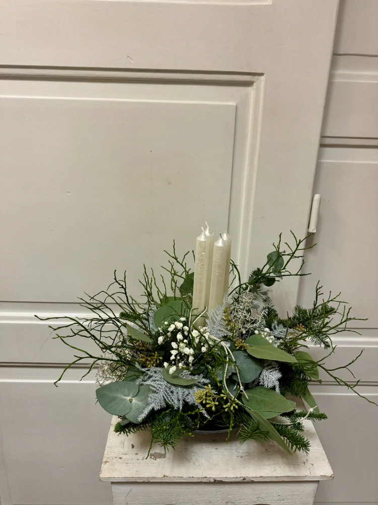 Adventní dekorace v misce z jedličky a eucalyptu přírodní květinový 