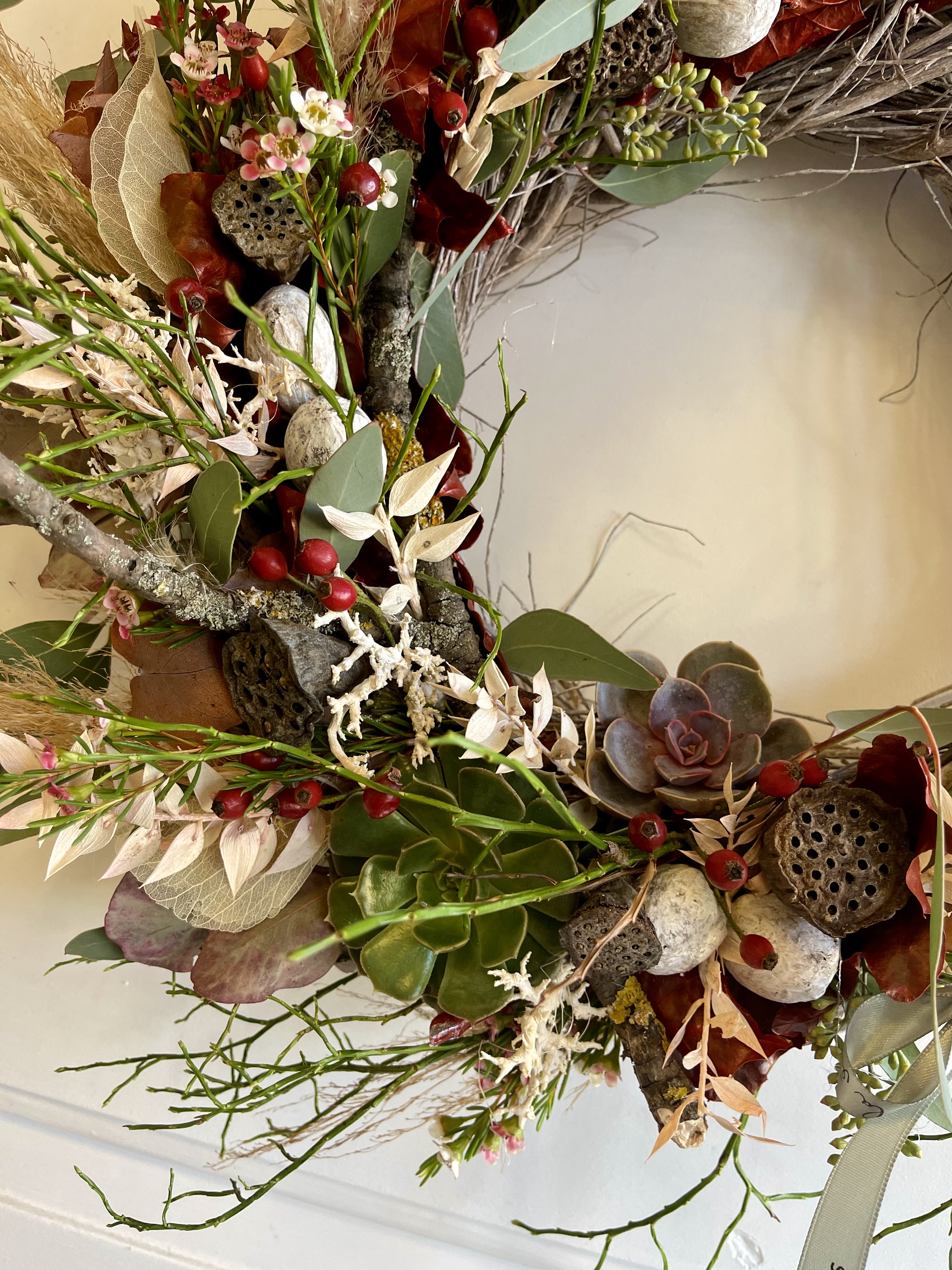 Věnec  z eucalyptu k uctění zesnulých,