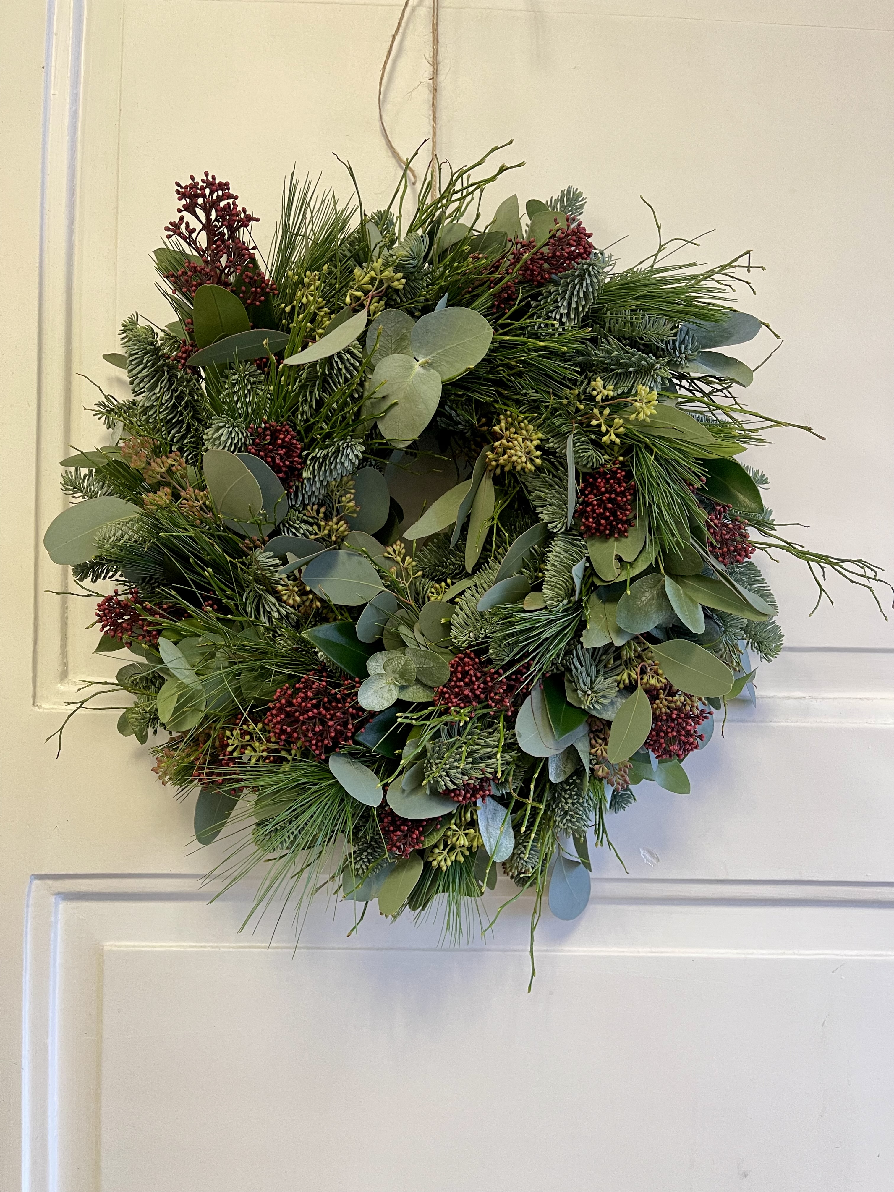 Navázaný věnec mix eucalypt a jedle 