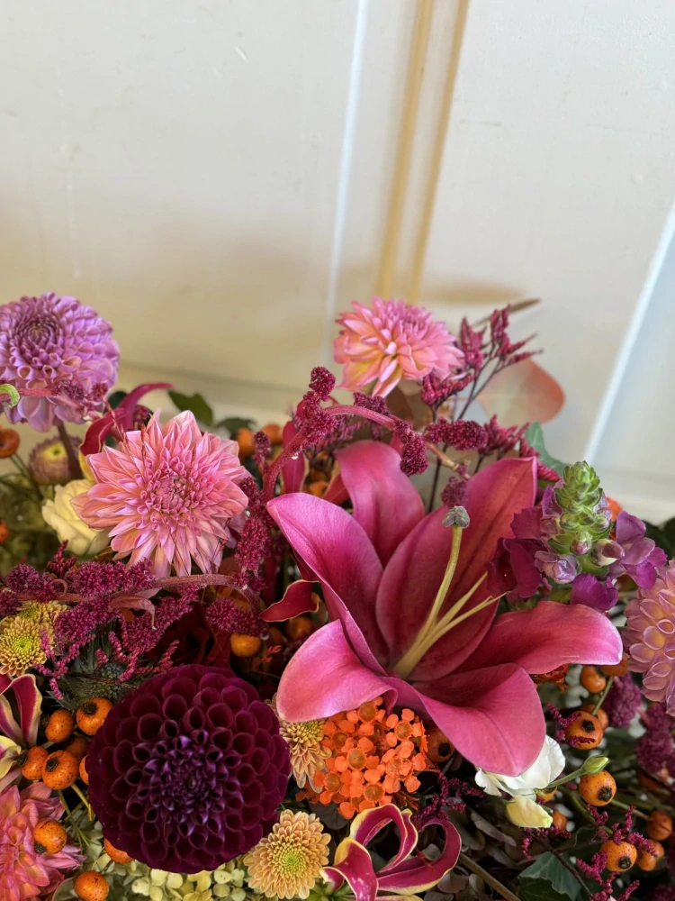 Smuteční aranžmá - bordó