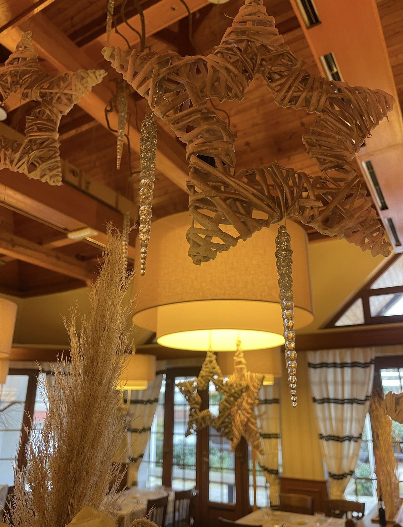 Výzdoba interiéru restaurace zimní 