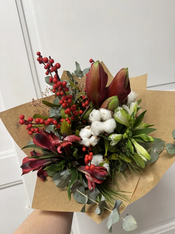 Zimní kytice červený amarylis  