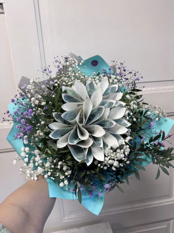 Netradiční kytice - kytice z bankovek 3