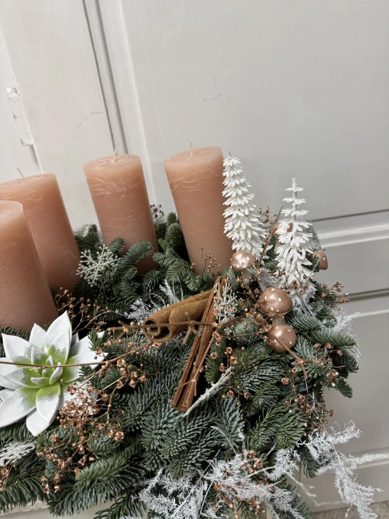 Svícen adventní a věnec na pověšení  