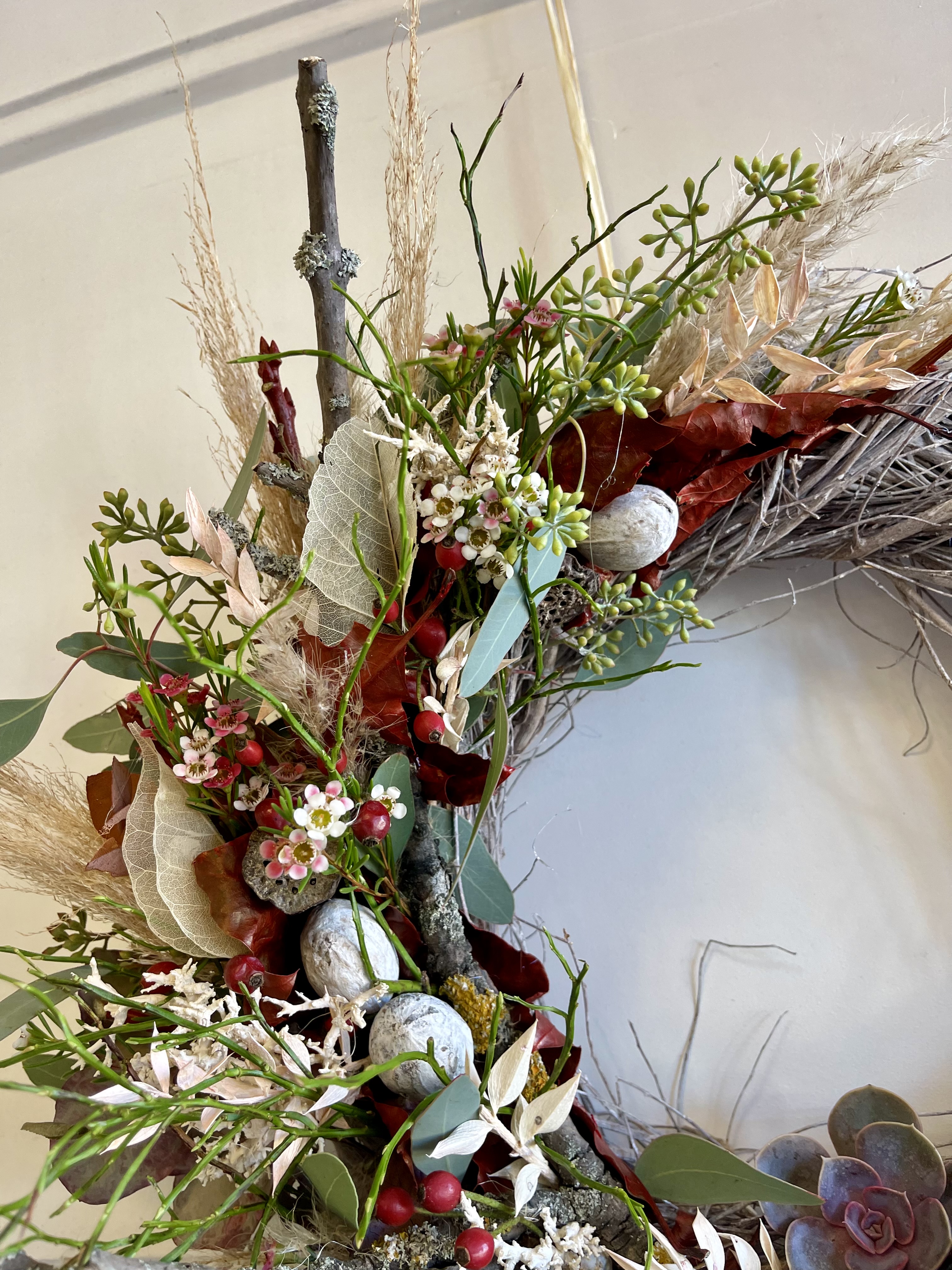 Věnec  z eucalyptu k uctění zesnulých,