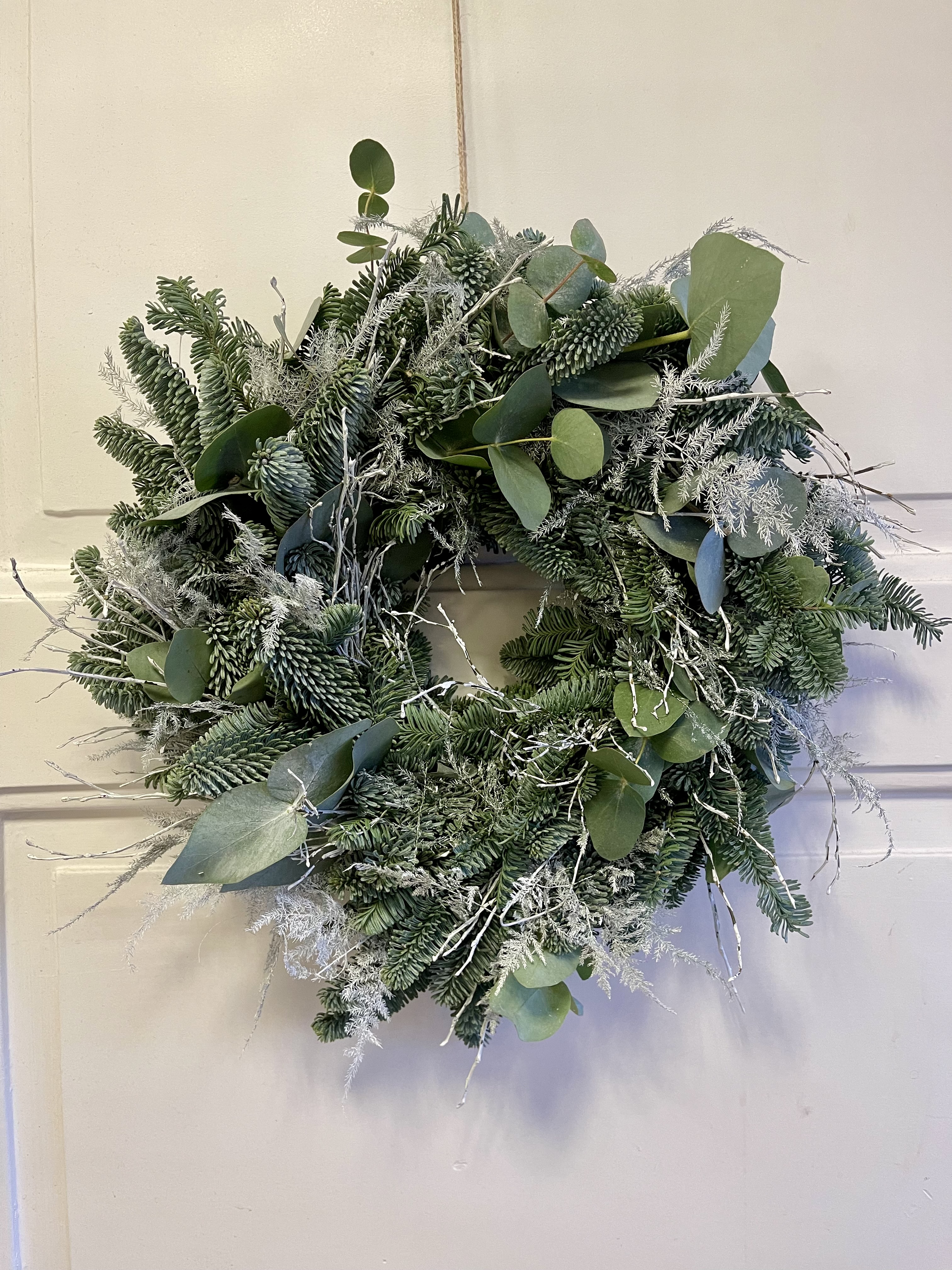 Navázaný věnec mix eucalypt a jedle 
