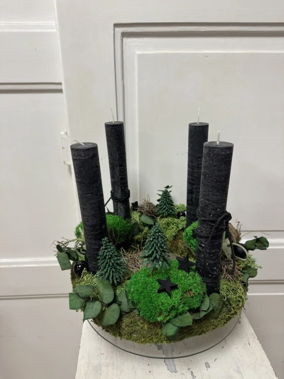 Adventní věnec Elegant -stabilizovaný mech  elegantní černá