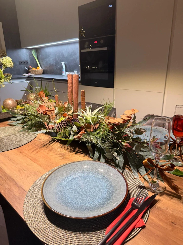 Luxusní zimní elegantní dekorace na stůl 