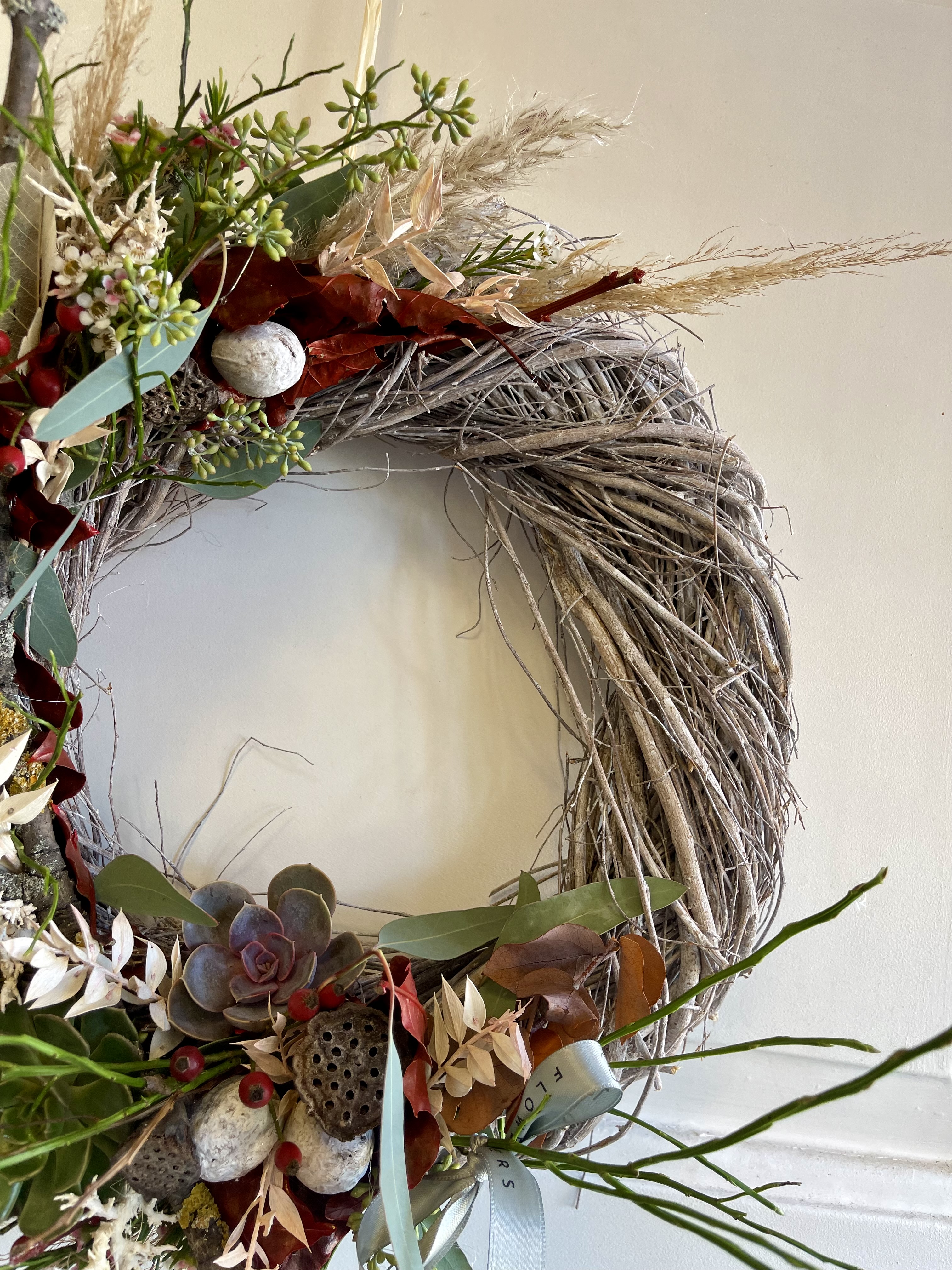 Věnec  z eucalyptu k uctění zesnulých,