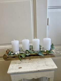 Adventní dekorace podlouhlá  biílá eucalyptus