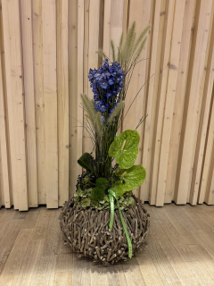 Dekorace ikebana modro bílo zelená  na podium 