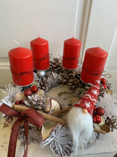 Adventní věnec červený trpaslík 