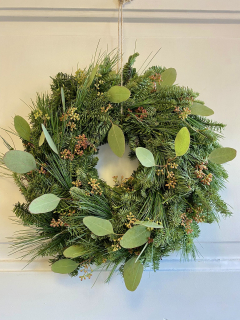 Navázaný věnec mix eucalypt, borůvčí, borovice  a jedle 