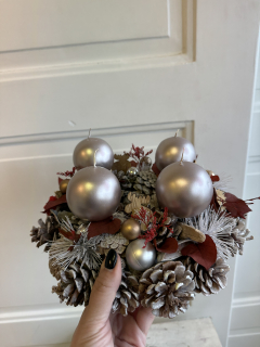 Adventní věnec malý jemný  lehce do červena 