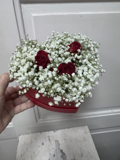 Flower box - srdce 3ks růže a nevěstin závoj